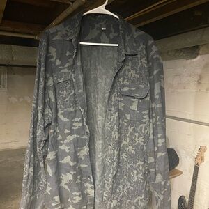 Uniqlo Camouflage Button-Up Shirt